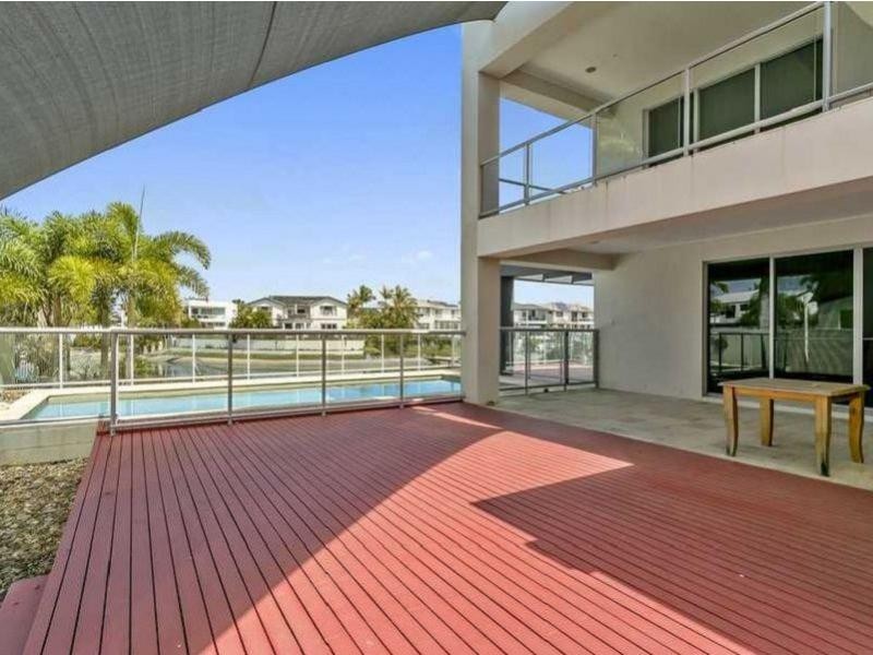 6 Cessnock Close, Mermaid Waters QLD 4218