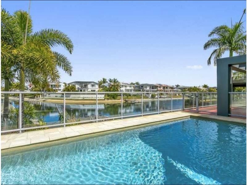 6 Cessnock Close, Mermaid Waters QLD 4218