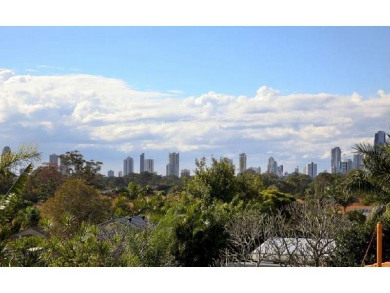 207 Heeb Street, Benowa QLD 4217