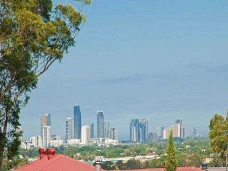 207 Heeb Street, Benowa QLD 4217