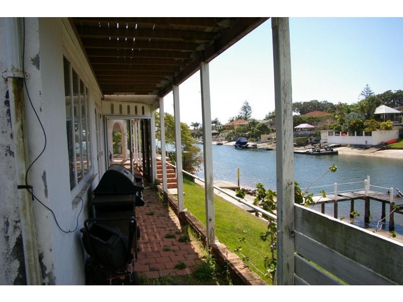 77 Salerno Street, Surfers Paradise QLD 4217