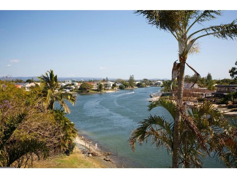 1/11 Eady Avenue, Broadbeach Waters QLD 4218