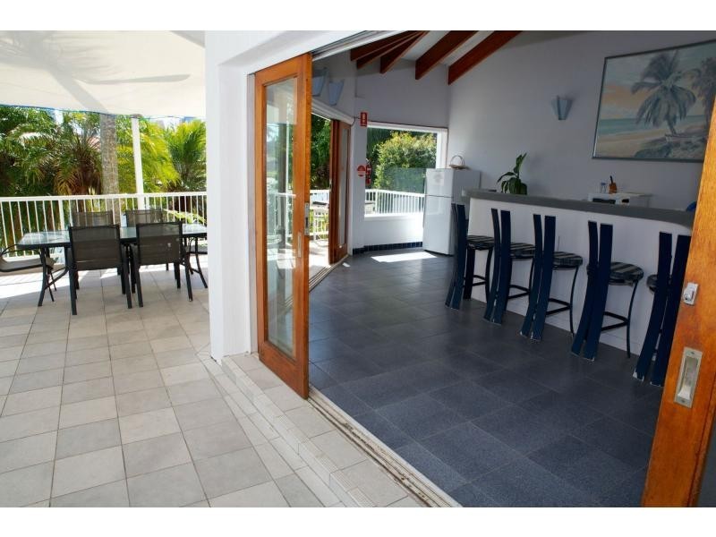 1/11 Eady Avenue, Broadbeach Waters QLD 4218