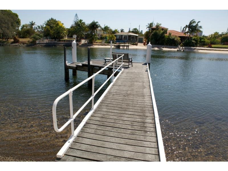 1/11 Eady Avenue, Broadbeach Waters QLD 4218