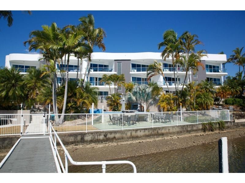 1/11 Eady Avenue, Broadbeach Waters QLD 4218