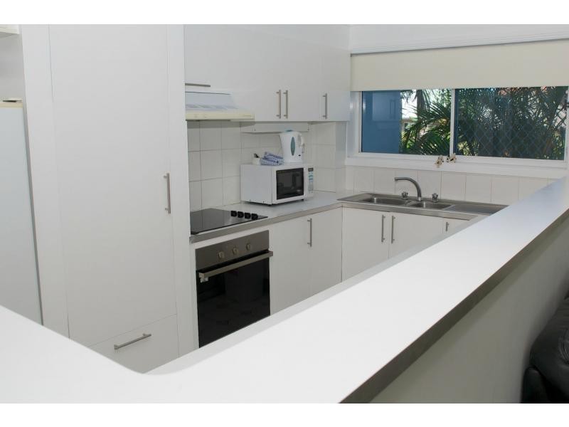 3/11 Eady Avenue, Broadbeach Waters QLD 4218