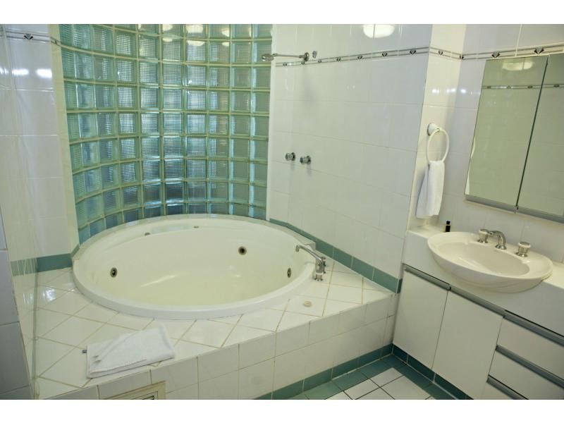 3/11 Eady Avenue, Broadbeach Waters QLD 4218