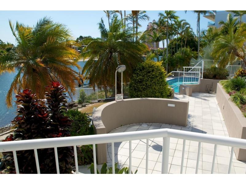 3/11 Eady Avenue, Broadbeach Waters QLD 4218