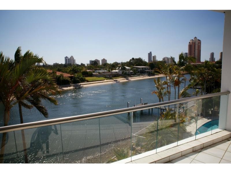 3/11 Eady Avenue, Broadbeach Waters QLD 4218