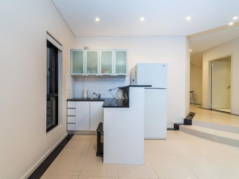 12 Shillito Street, Southport QLD 4215