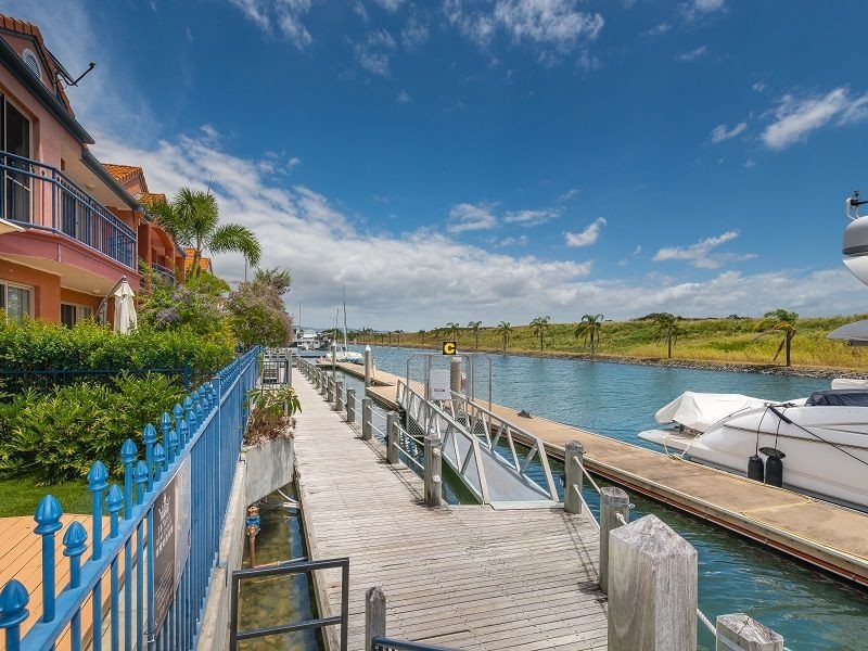 96 John Lund Drive, Hope Island QLD 4212