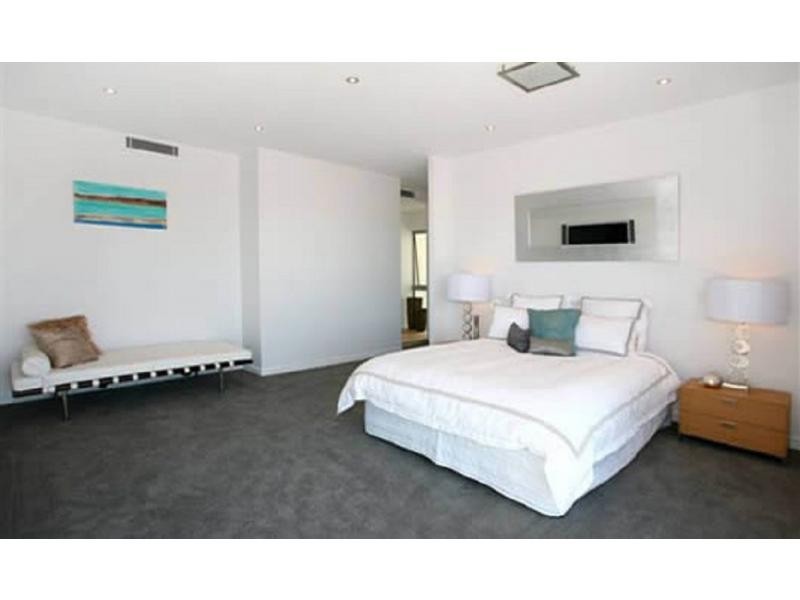 1/11 Canal Avenue, Runaway Bay QLD 4216