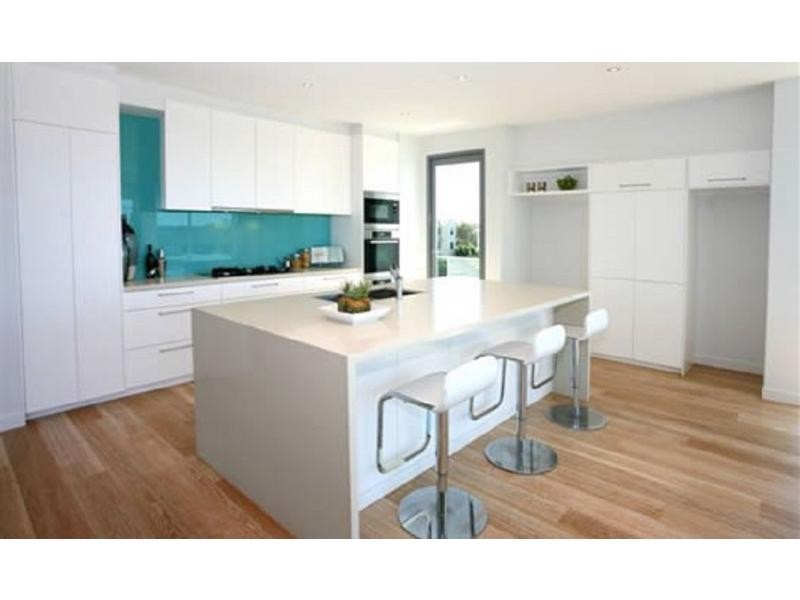 1/11 Canal Avenue, Runaway Bay QLD 4216