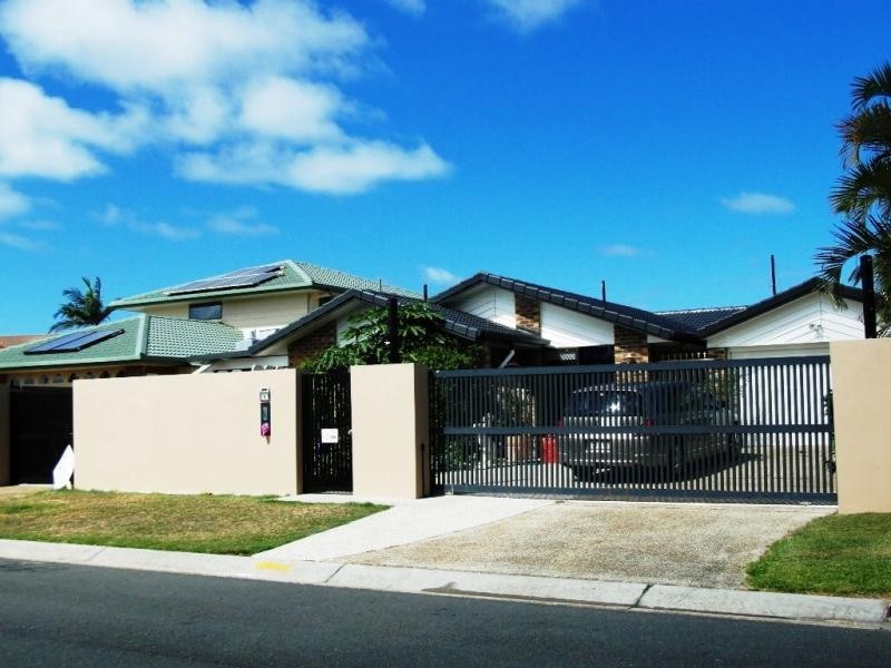 8 Longboat Place, Biggera Waters QLD 4216