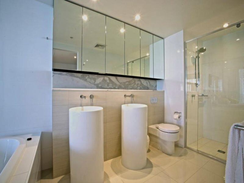 4-26 Charles Avenue, Broadbeach QLD 4218