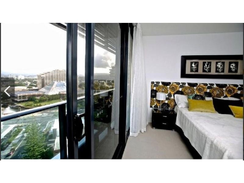 4-26 Charles Avenue, Broadbeach QLD 4218