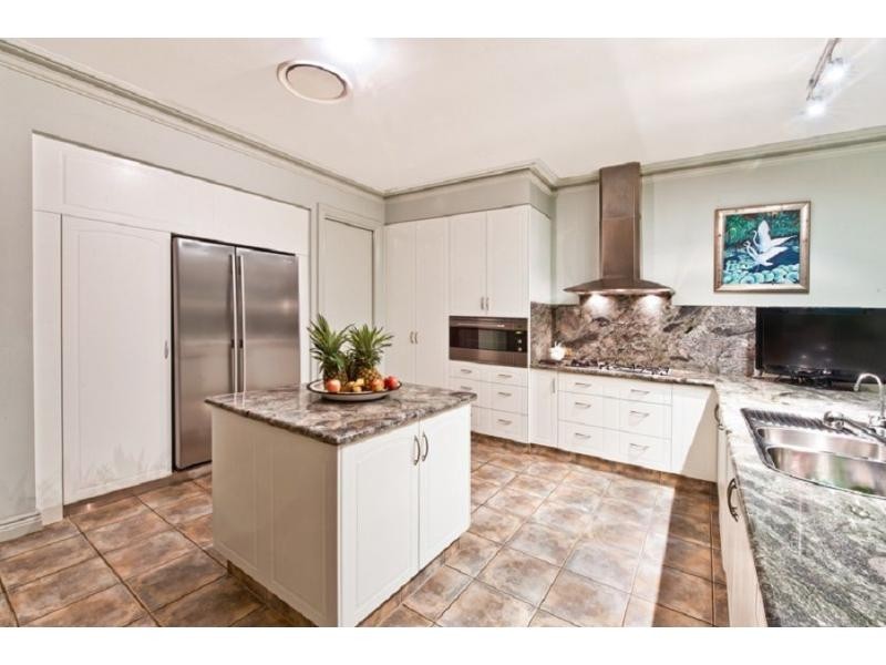 9 Ipsley Drive, Broadbeach Waters QLD 4218