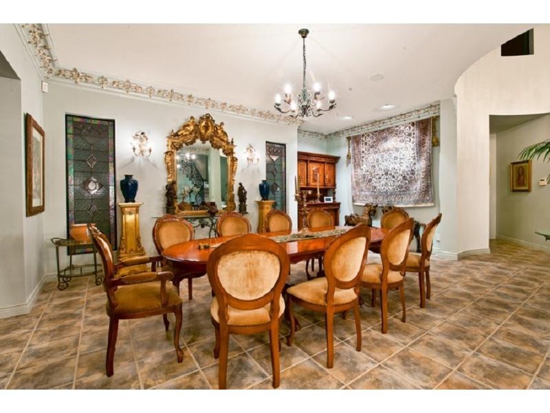 9 Ipsley Drive, Broadbeach Waters QLD 4218