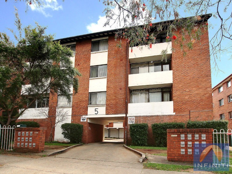 8/5 Lachlan Street, Warwick Farm NSW 2170