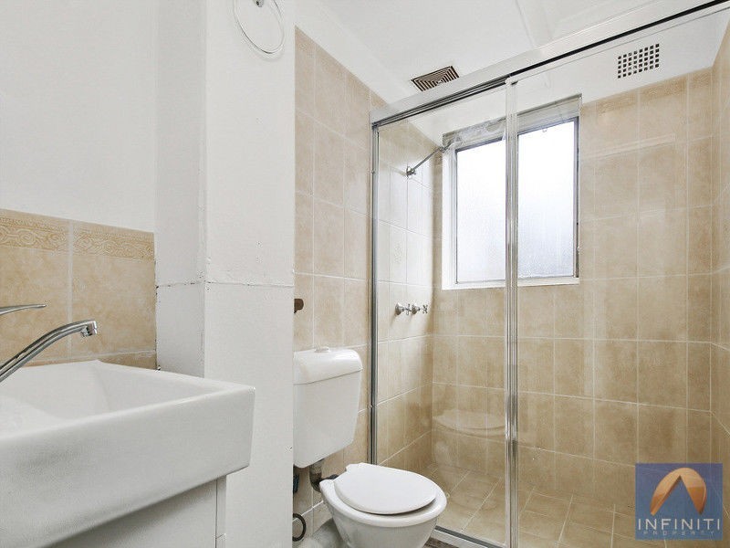 8/5 Lachlan Street, Warwick Farm NSW 2170