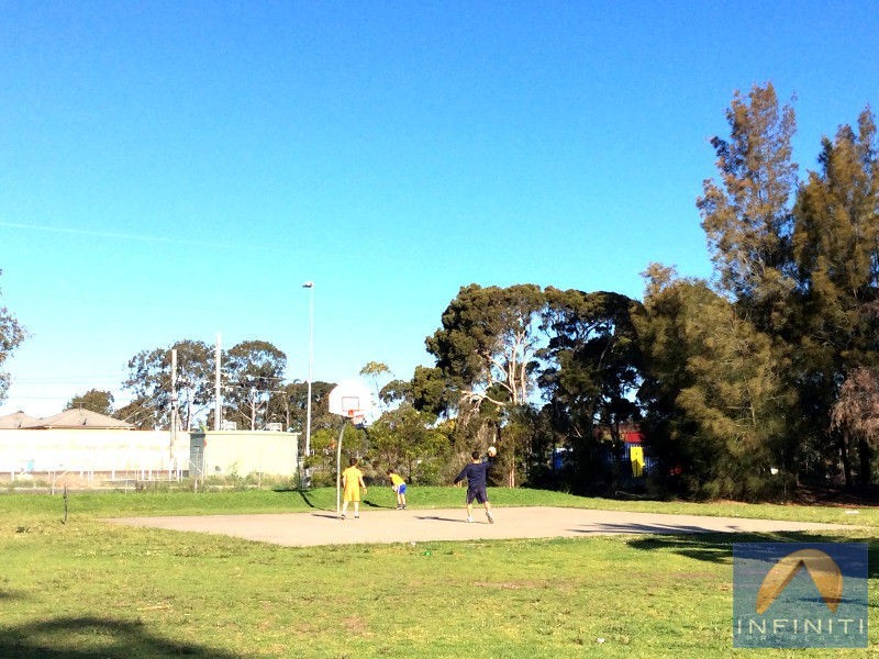 8/5 Lachlan Street, Warwick Farm NSW 2170