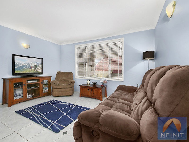 8 Dilston Close, West Hoxton NSW 2171