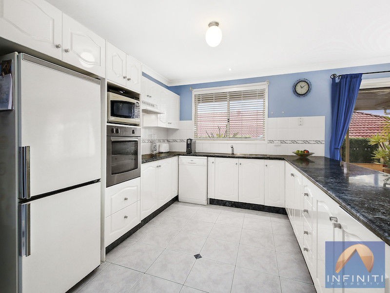 8 Dilston Close, West Hoxton NSW 2171