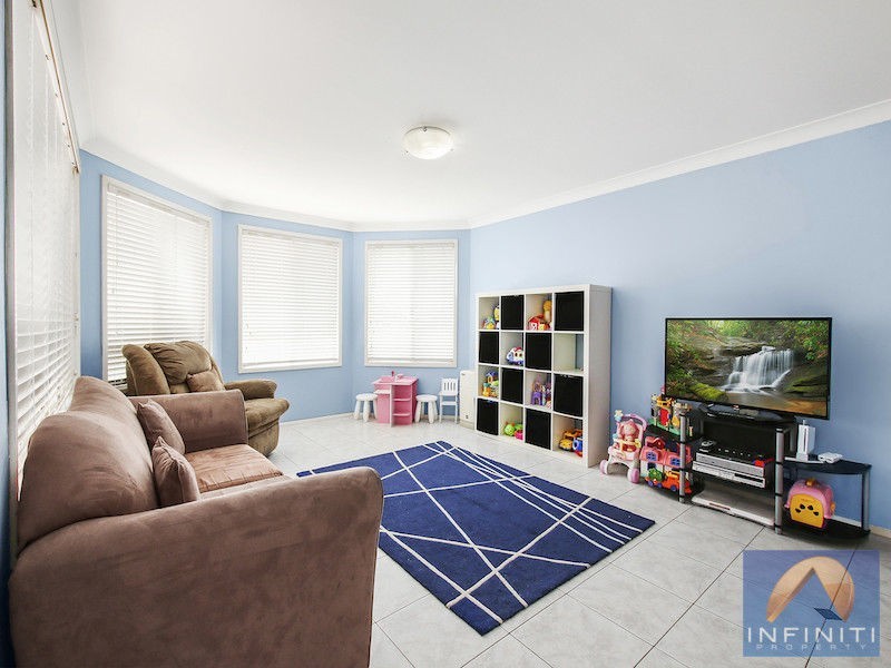 8 Dilston Close, West Hoxton NSW 2171