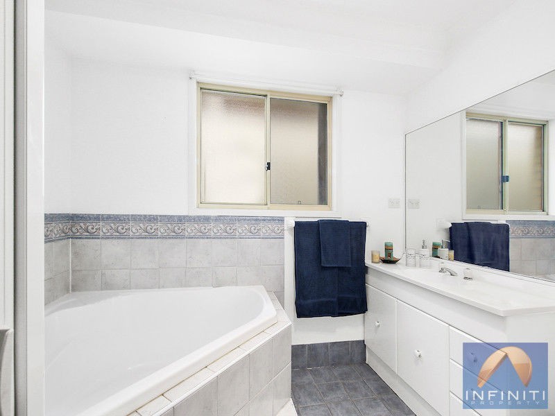 8 Dilston Close, West Hoxton NSW 2171