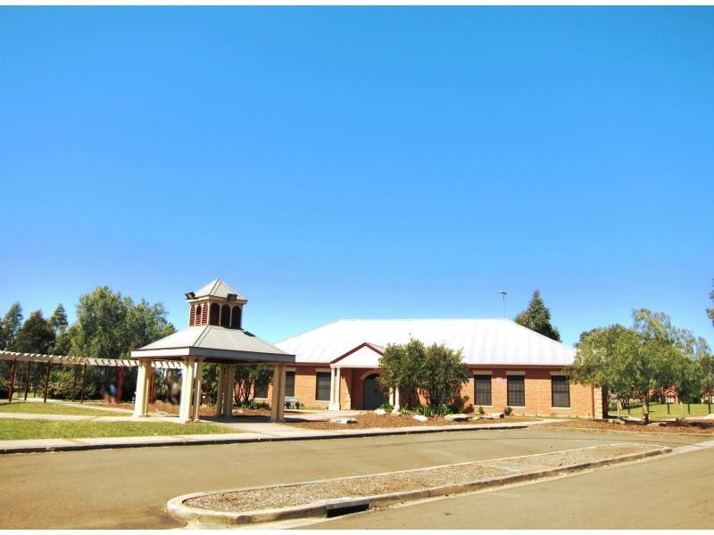 8 Dilston Close, West Hoxton NSW 2171