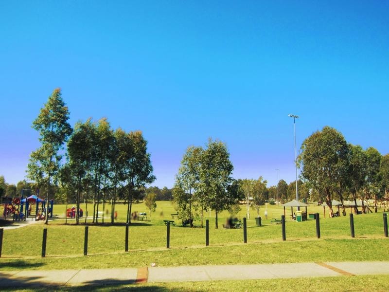 8 Dilston Close, West Hoxton NSW 2171