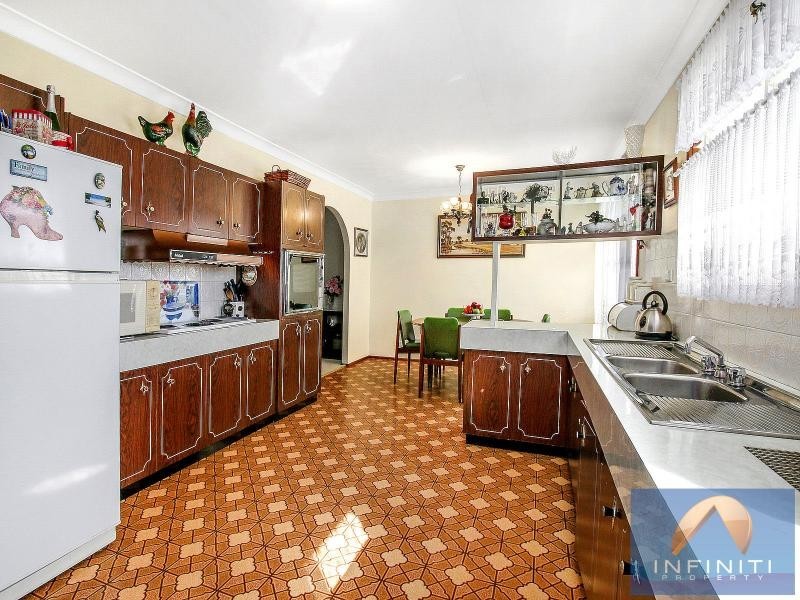 15 Musgrave Crescent, Fairfield West NSW 2165