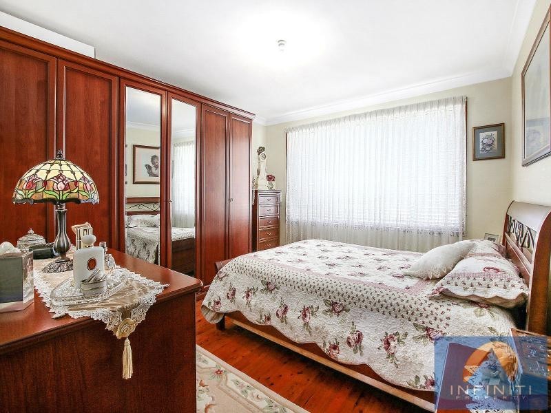 15 Musgrave Crescent, Fairfield West NSW 2165