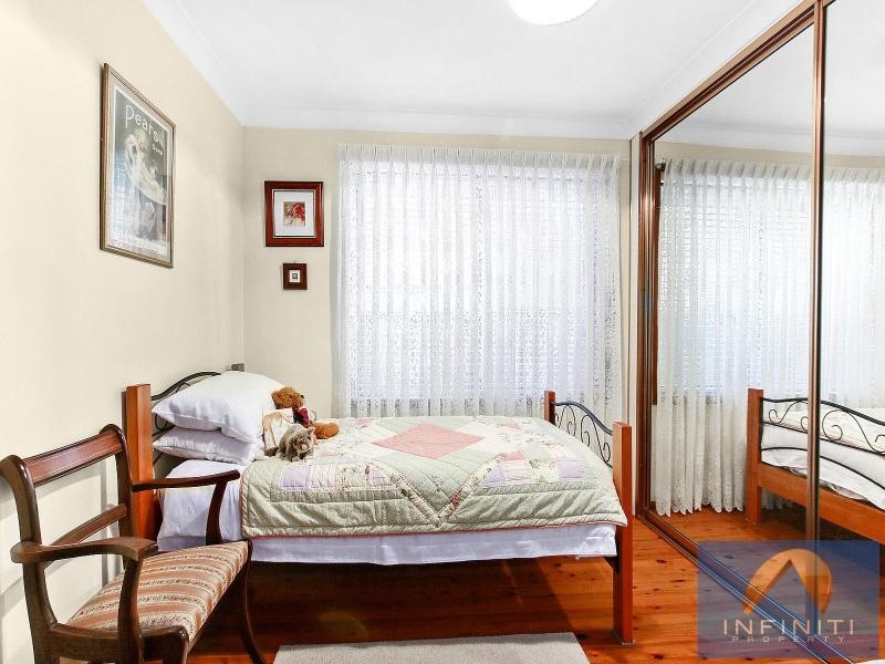 15 Musgrave Crescent, Fairfield West NSW 2165