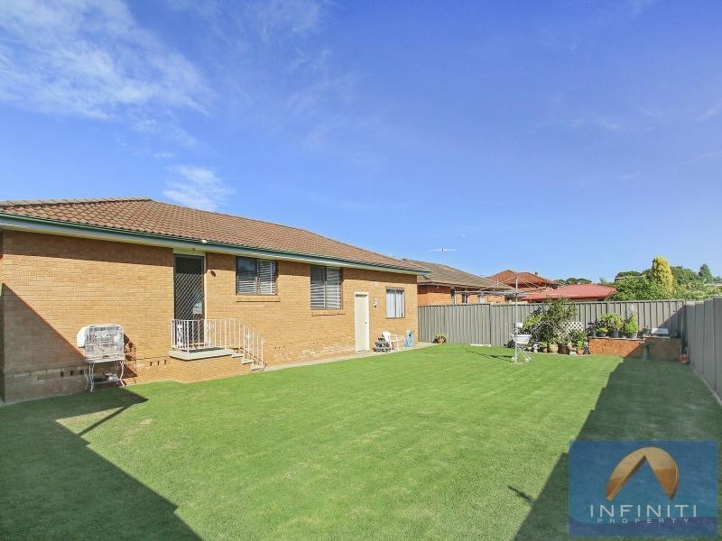 15 Musgrave Crescent, Fairfield West NSW 2165