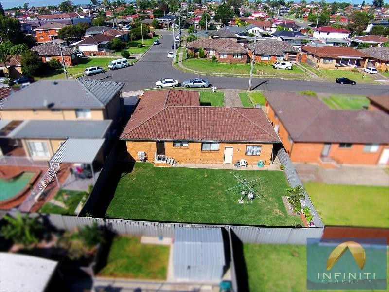 15 Musgrave Crescent, Fairfield West NSW 2165