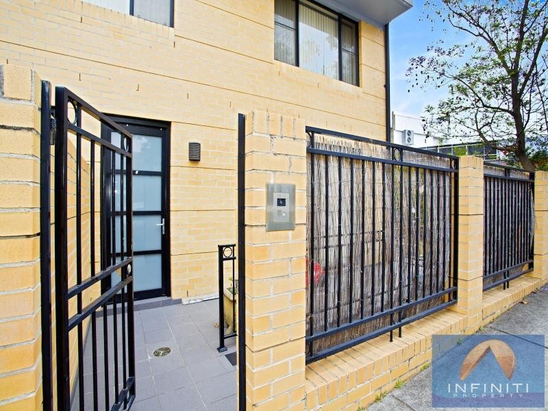 1/11-13 Charles Street, Liverpool NSW 2170