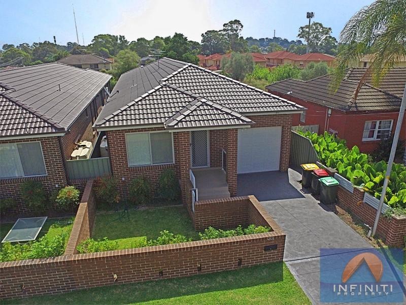 33 Carnation Avenue, Casula NSW 2170