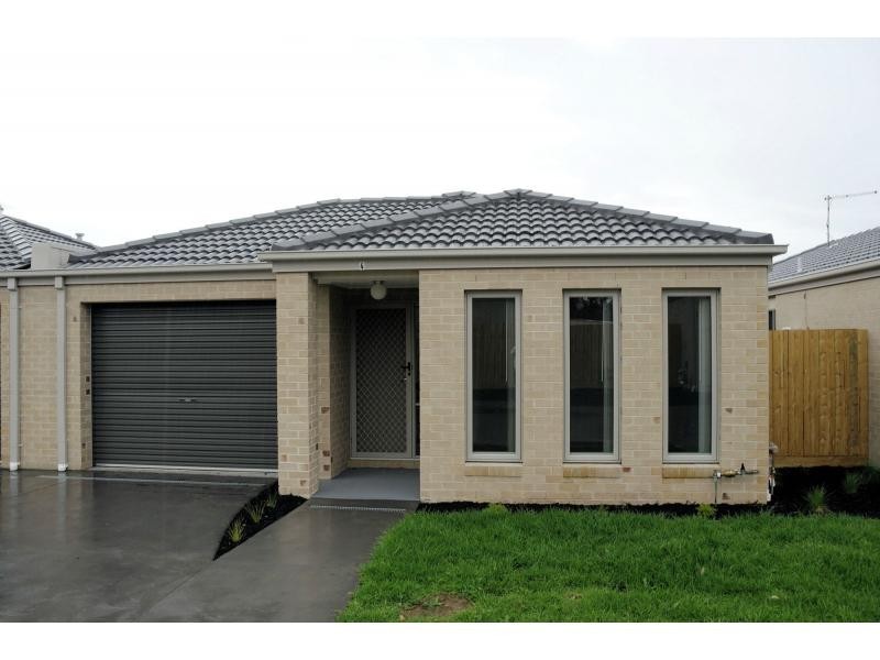 Unit 4/1330A Princes Highway, Pakenham VIC 3810
