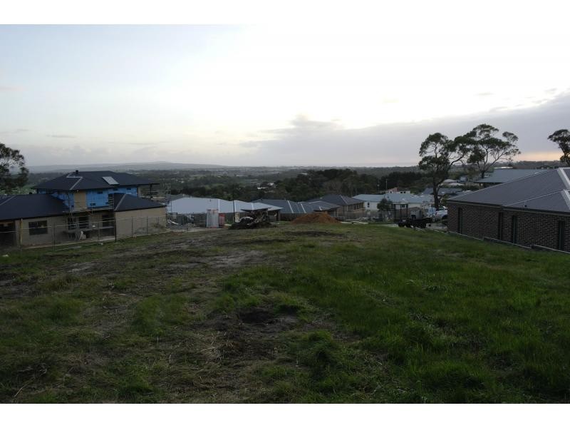 16 Maddison Avenue, Mount Eliza VIC 3930