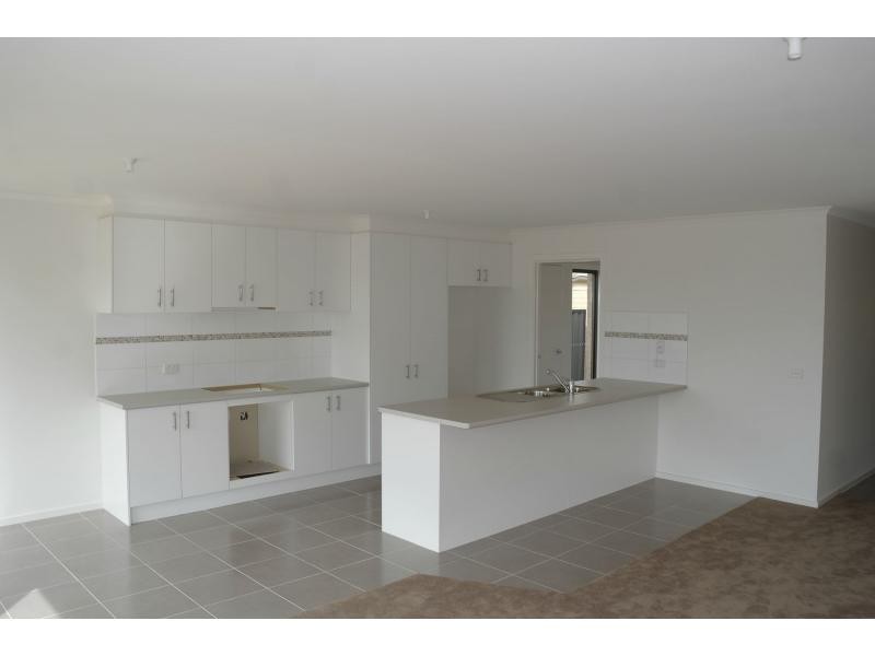 L12 Botham, Pakenham VIC 3810