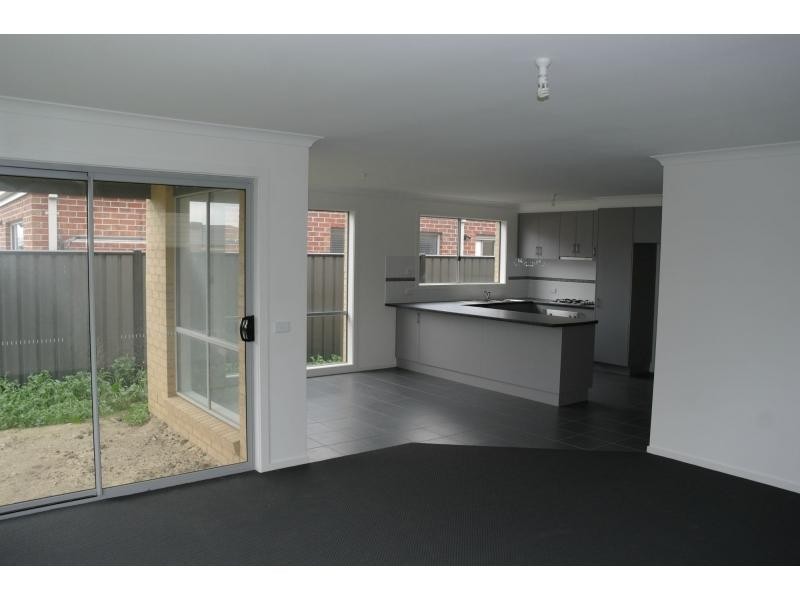 Clyde North VIC 3978