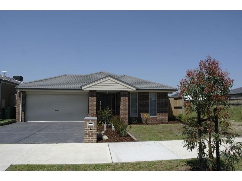 45 Chantenay Parade, Cranbourne North VIC 3977