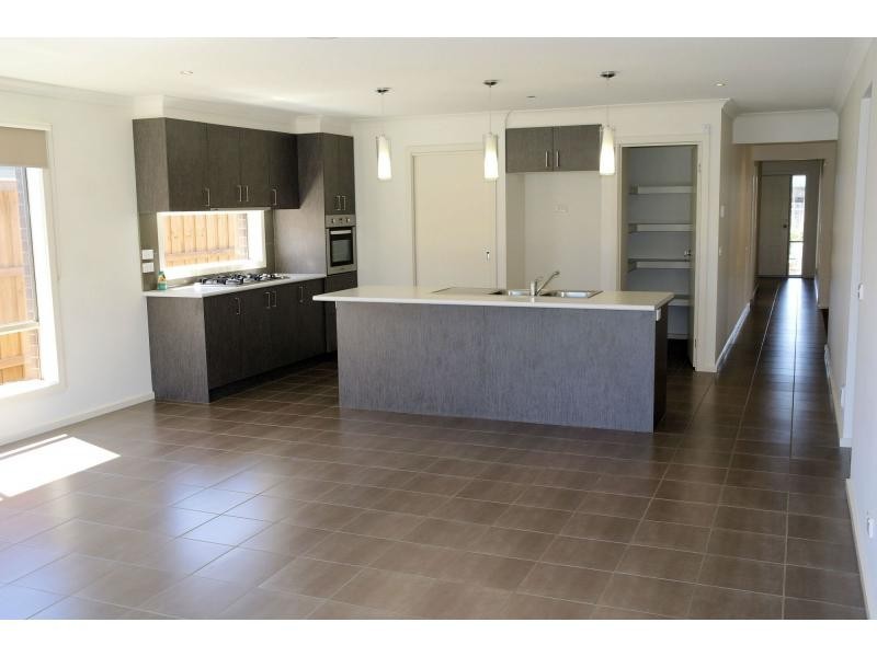 45 Chantenay Parade, Cranbourne North VIC 3977