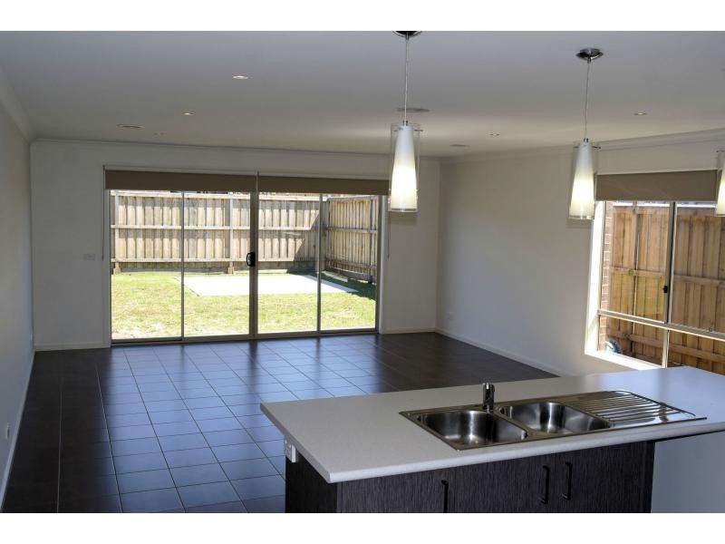 45 Chantenay Parade, Cranbourne North VIC 3977