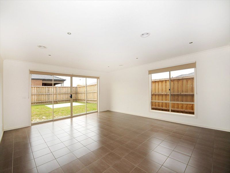 45 Chantenay Parade, Cranbourne North VIC 3977