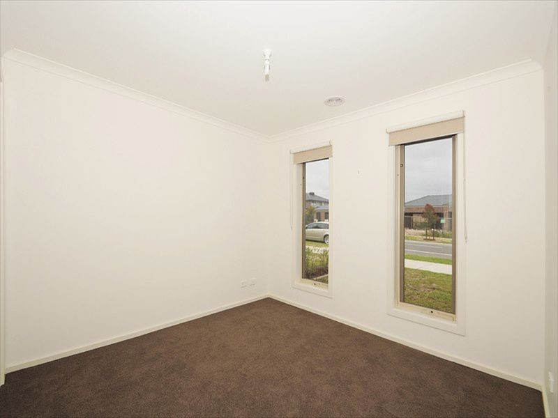 45 Chantenay Parade, Cranbourne North VIC 3977