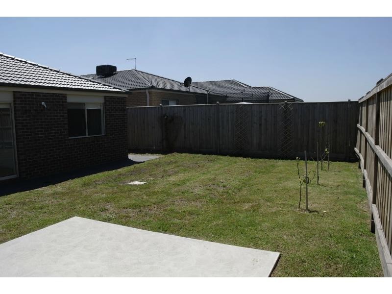 45 Chantenay Parade, Cranbourne North VIC 3977