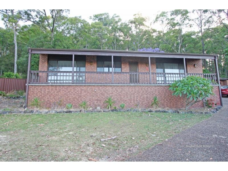 8 Mildura Close, Eleebana NSW 2282