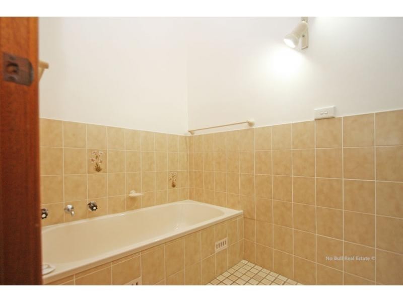 8 Mildura Close, Eleebana NSW 2282